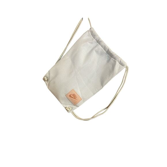 Nike Metallic Silver Mesh Drawstring Backpack Bag 16x13 - Picture 4 of 5